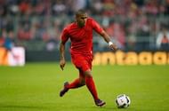MUNICH, GERMANY - NOVEMBER 05:  Douglas Costa of FC Bayern Muenchen runs with the ball during the Bundesliga match between Bayern Muenchen and TSG 1899 Hoffenheim at Allianz Arena on November 5, 2016 in Munich, Germany.  (Photo by Boris Streubel/Getty Images)
